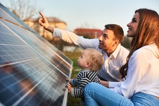 Ahorro con paneles solares en vivienda